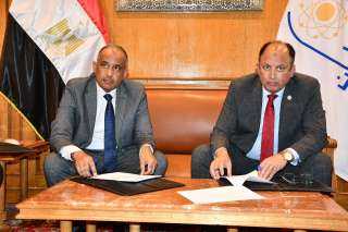 رئيس جامعة حلوان يوقع بروتوكول...