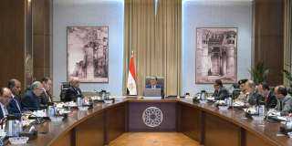 رئيس الوزراء يترأس اجتماع اللجنة...