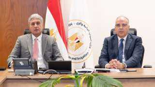 وزير الرى يعقد اجتماعا لمتابعة...