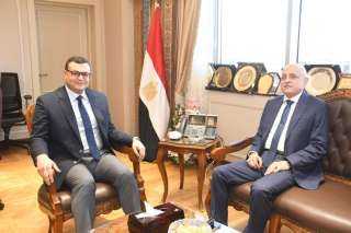 وزير الإسكان يستقبل محافظ الأقصر...