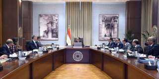 رئيس الوزراء يتابع الموقف التنفيذي...