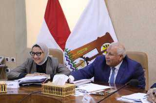 محافظ الوادي الجديد يترأس اجتماع...