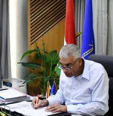 محافظ أسوان يعتمد ترقية أعضاء...
