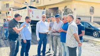 وزير الإسكان يتابع سير العمل...