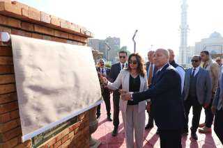 وزيرة التنمية المحلية ومحافظ القاهرة...