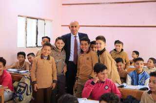 وزير التعليم يواصل جولاته بمختلف...