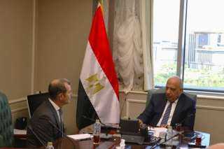 وزير الكهرباء يبحث مع الشركة...