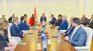 وزير الاستثماريلتقي أعضاء صندوق مصر...