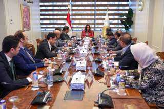 وزيرة التنمية المحلية تتابع الموقف...
