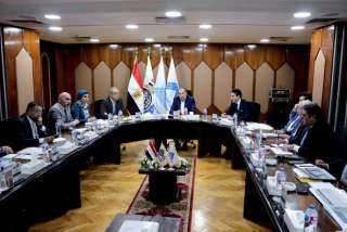 وزير قطاع الأعمال العام يتابع...
