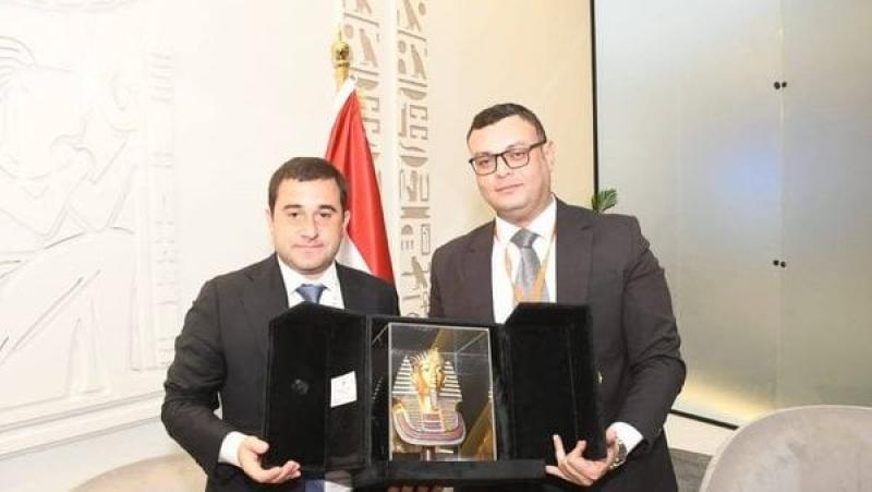 وزير الإسكان ونظيره الروسي