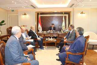 وزير الزراعة يبحث مع نواب...