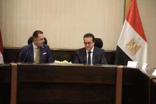 وزير الصحة والسكان يستقبل وزير...