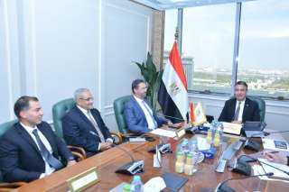 وزير التموين يجتمع مع شركة...