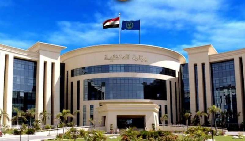 ضبط إحدى السيدات بالجيزة لقيامها بالنصب والإحتيال على المواطنين والإستيلاء على أموالهم