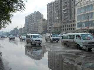 انخفاض بالحرارة وأمطار غزيرة غدا...