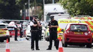 إصابة 17 شخصًا في حادث...