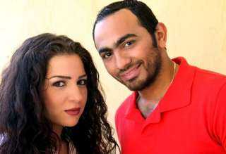 تامر حسني يطلب من جمهوره...