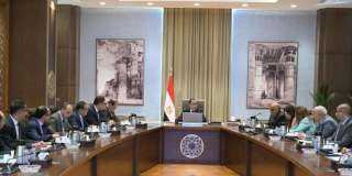 رئيس الوزراء يستعرض الموقف التنفيذي...