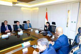 وزيرة التخطيط والتعاون الدولي تعقد...