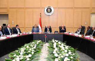وزير الصناعة والنقل يترأس الاجتماع...