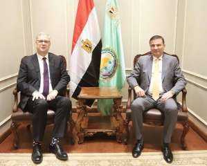 وزير الزراعة يبحث مع السفير...