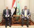 وزير الزراعة يبحث مع السفير...