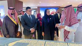 وزير الإسكان يعرض الفرص الاستثمارية...