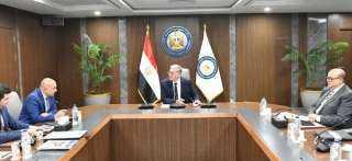 وزير البترول يلتقى أعضاء لجنة...