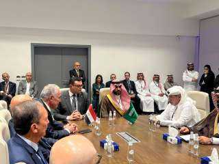وزير الإسكان يعقد عدة اجتماعات...