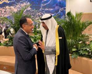 رئيس الوزراء يلتقي عددًا من...