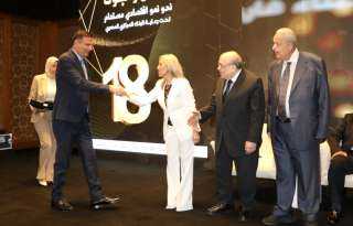 مؤتمر ”الناس والبنوك” يكرم علاء...
