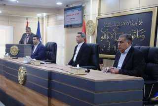 محافظ السويس يسلم ١٨ لوحة...