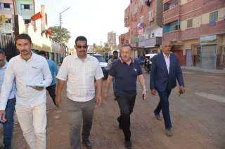 محافظ أسيوط يتفقد أعمال رصف...