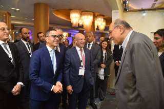 وزير الاستثمار والتجارة الخارجية يفتتح...