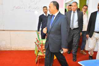 محافظ أسيوط يتابع أعمال التشطيبات...