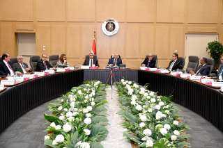 وزير الصناعة والنقل يترأس الاجتماع...