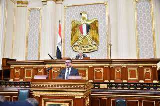وزير الإسكان يعرض خطة عمل...