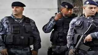 الشرطة البرازيلية توقف 5 ضباط...