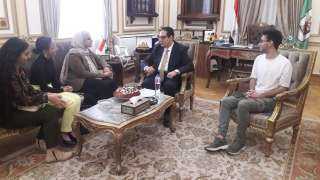رئيس جامعة القاهرة يجرى حوارا...