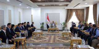 رئيس الوزراء يلتقي وفدا من...