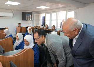 رئيس الوزراء يتفقد ”مدرسة WE...