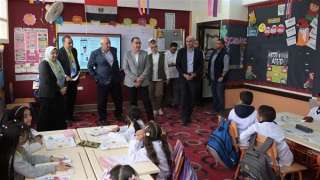 رئيس الوزراء يفتتح المدرسة الرسمية...