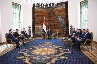 الرئيس السيسي يستقبل رئيس المنتدى...