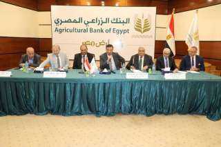 وزير الزراعة يجتمع بمنتجي الدواجن...