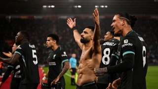 محمد صلاح يواصل كتابة التاريخ...