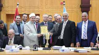 مجلس جامعة الأزهر يكرم فريق...