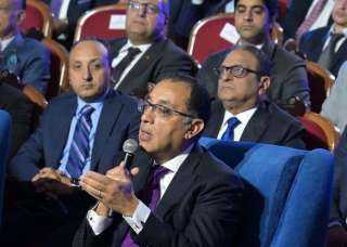 مدبولى يدعو رجال الصناعة إلى...