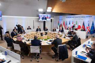 وزير الخارجية والهجرة يشارك في...
