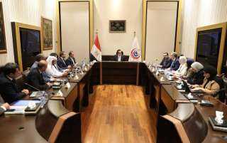 وزير الصحة يبحث مع شركة...